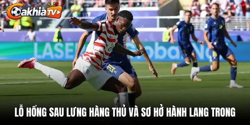 Lỗ hổng sau lưng hàng thủ và sơ hở hành lang trong